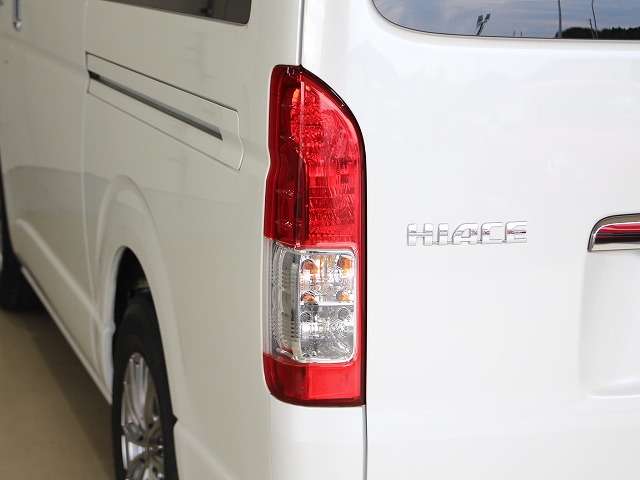トヨタ ハイエースバン ３．０ スーパーＧＬ ロング ディーゼルターボ H27年 (四国) 99