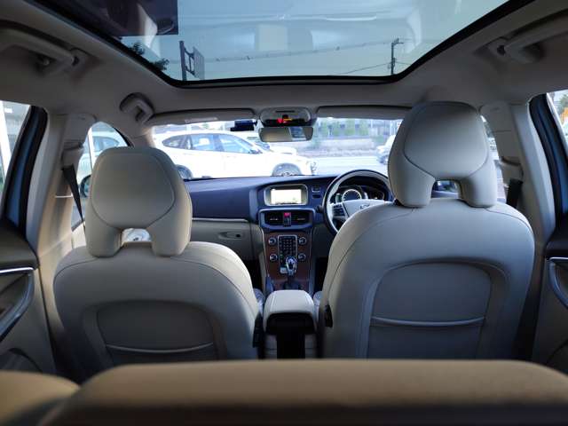 ボルボ Ｖ４０ Ｄ４ アマゾンブルー エディション ディーゼルターボ H29年 (関東) 99