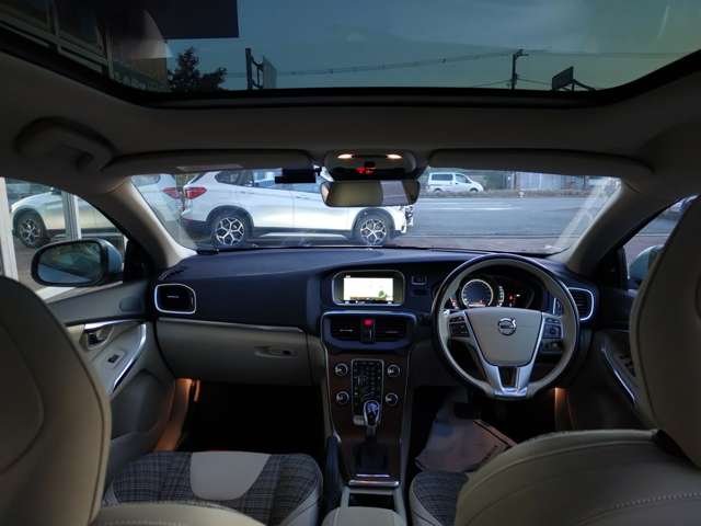 ボルボ Ｖ４０ Ｄ４ アマゾンブルー エディション ディーゼルターボ H29年 (関東) 99