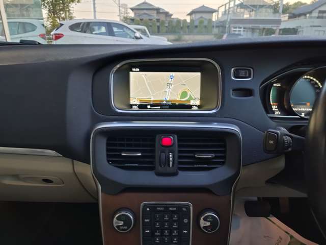 ボルボ Ｖ４０ Ｄ４ アマゾンブルー エディション ディーゼルターボ H29年 (関東) 99