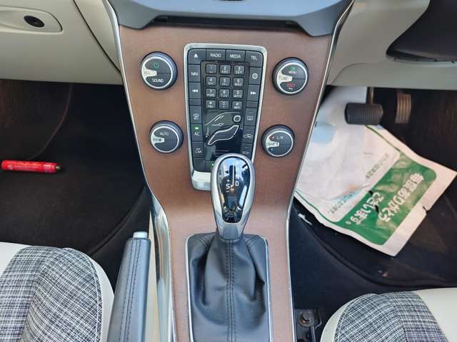 ボルボ Ｖ４０ Ｄ４ アマゾンブルー エディション ディーゼルターボ H29年 (関東) 99