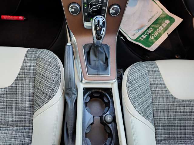 ボルボ Ｖ４０ Ｄ４ アマゾンブルー エディション ディーゼルターボ H29年 (関東) 99