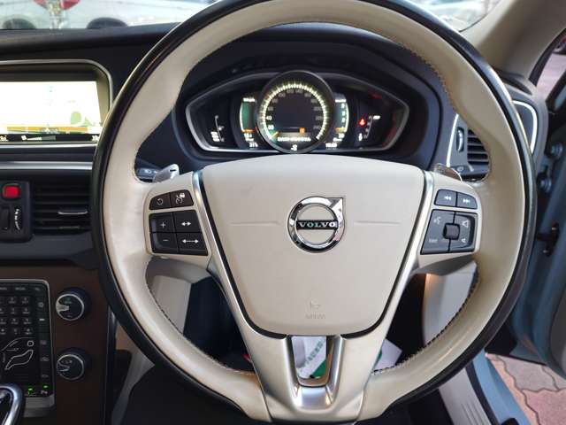 ボルボ Ｖ４０ Ｄ４ アマゾンブルー エディション ディーゼルターボ H29年 (関東) 99