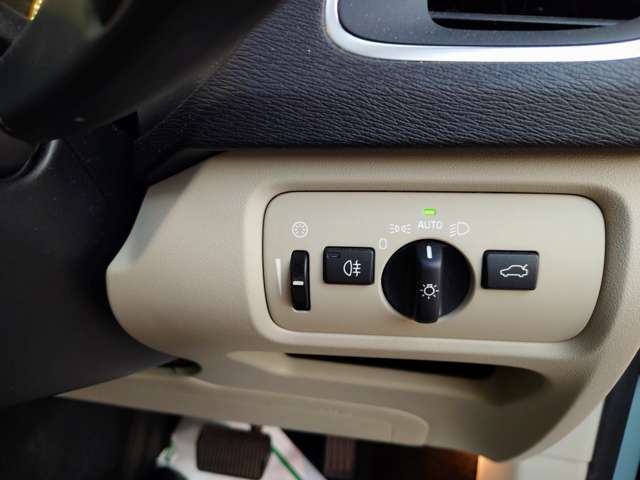 ボルボ Ｖ４０ Ｄ４ アマゾンブルー エディション ディーゼルターボ H29年 (関東) 99