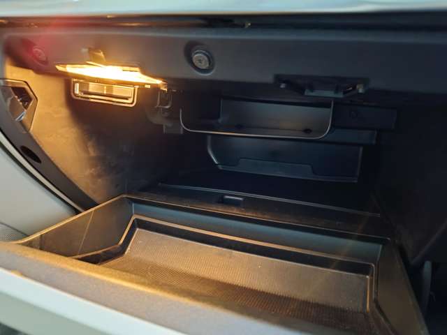 ボルボ Ｖ４０ Ｄ４ アマゾンブルー エディション ディーゼルターボ H29年 (関東) 99