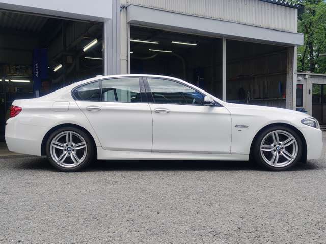 ＢＭＷ ５シリーズ ５２３ｉ　Ｍスポーツ　ザ　ピーク H29年 (近畿) 99