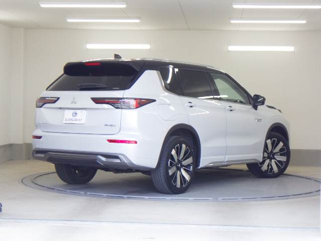三菱 アウトランダーＰＨＥＶ ＰＨＥＶ ２．４ Ｐ ４ＷＤ R7年 (九州・沖縄) 99