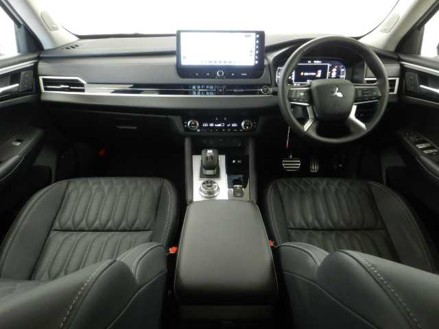 三菱 アウトランダーＰＨＥＶ ＰＨＥＶ ２．４ Ｐ ４ＷＤ R7年 (九州・沖縄) 99