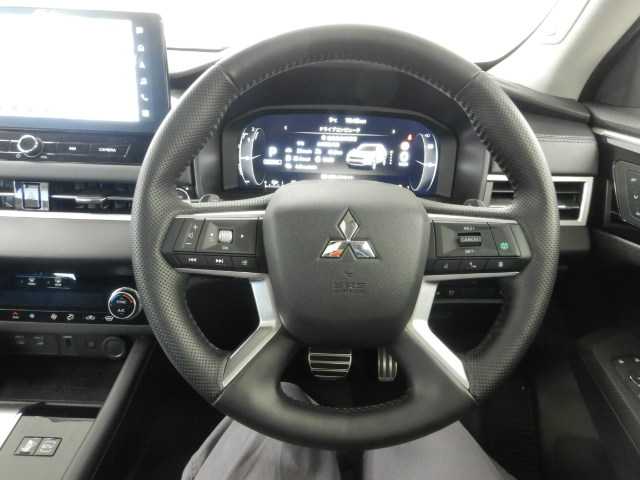三菱 アウトランダーＰＨＥＶ ＰＨＥＶ ２．４ Ｐ ４ＷＤ R7年 (九州・沖縄) 99