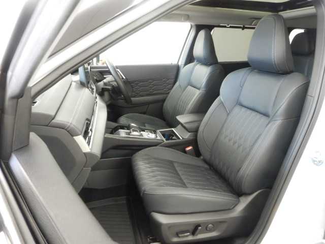 三菱 アウトランダーＰＨＥＶ ＰＨＥＶ ２．４ Ｐ ４ＷＤ R7年 (九州・沖縄) 99