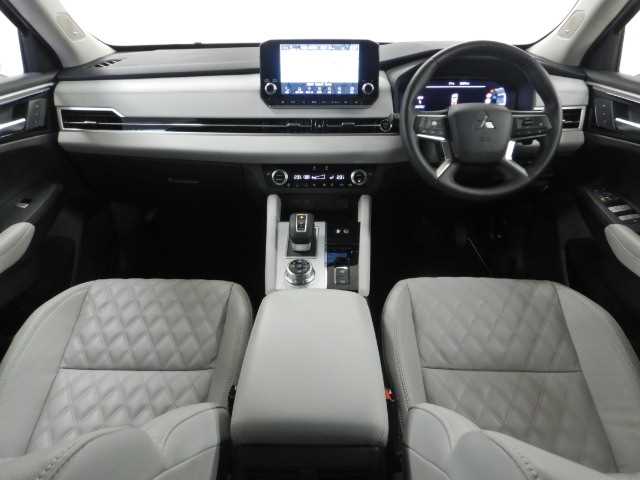 三菱 アウトランダーＰＨＥＶ ＰＨＥＶ ２．４ Ｐ ４ＷＤ R4年 (九州・沖縄) 99