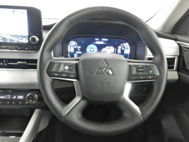 三菱 アウトランダーＰＨＥＶ ＰＨＥＶ ２．４ Ｐ ４ＷＤ R4年 (九州・沖縄) 99