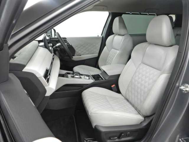 三菱 アウトランダーＰＨＥＶ ＰＨＥＶ ２．４ Ｐ ４ＷＤ R4年 (九州・沖縄) 99