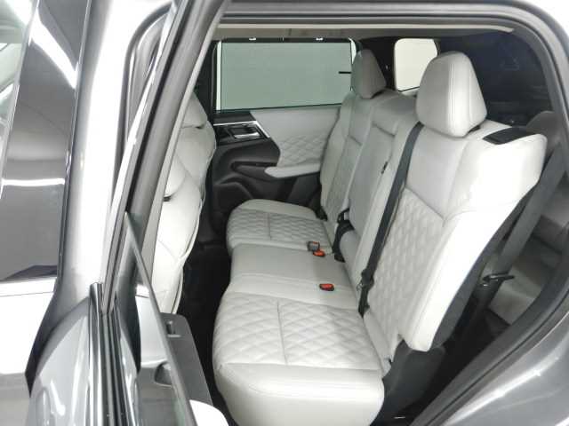 三菱 アウトランダーＰＨＥＶ ＰＨＥＶ ２．４ Ｐ ４ＷＤ R4年 (九州・沖縄) 99