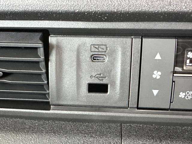 ホンダ Ｎ　ＢＯＸ カスタム ６６０ R8年 (東海) 99