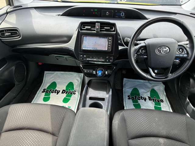 トヨタ プリウス １．８ Ｓ Ｅ－ＦＯＵＲ ４ＷＤ R1年 (北海道) 99