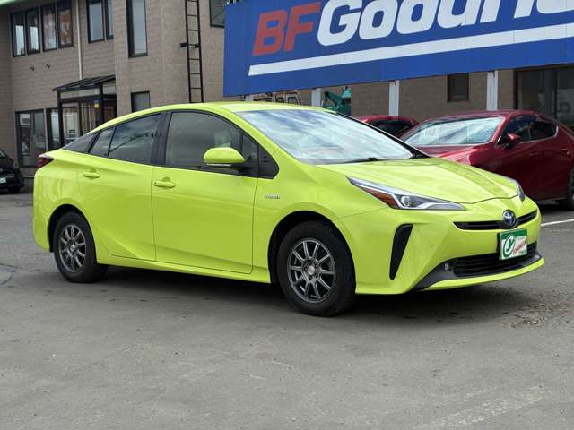 トヨタ プリウス １．８ Ｓ Ｅ－ＦＯＵＲ ４ＷＤ R1年 (北海道) 99