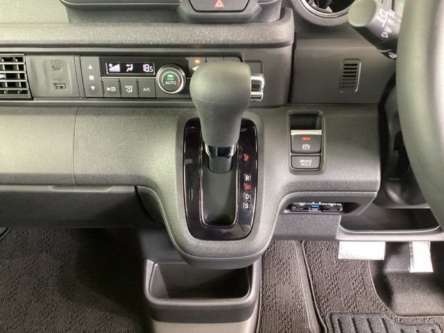 ホンダ Ｎ　ＢＯＸ カスタム ６６０ ターボ R5年 (九州・沖縄) 99