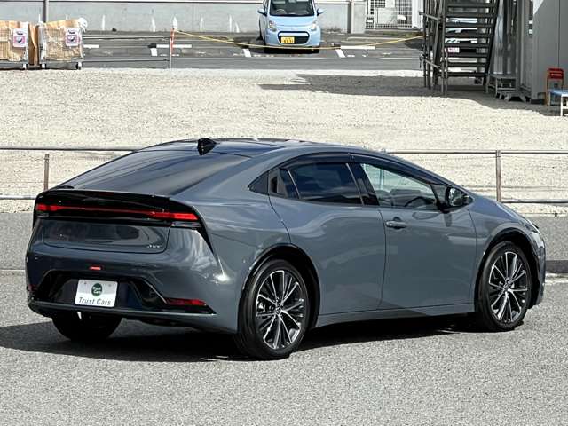 トヨタ プリウス ２．０ Ｚ R5年 (近畿) 99