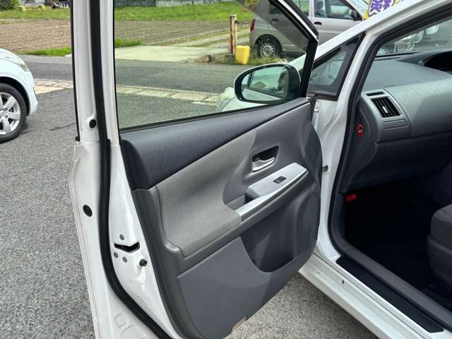 トヨタ プリウスΑ １．８ Ｓ H23年 (東海) 99
