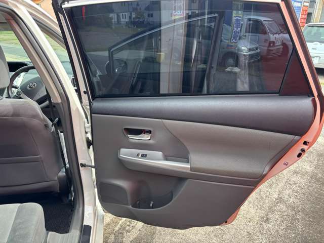 トヨタ プリウスΑ １．８ Ｓ H23年 (東海) 99