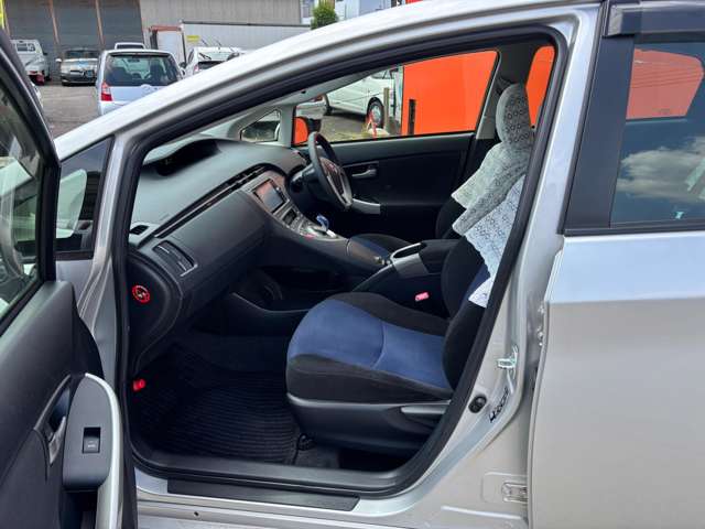 トヨタ プリウス １．８ Ｓ H25年 (東海) 99