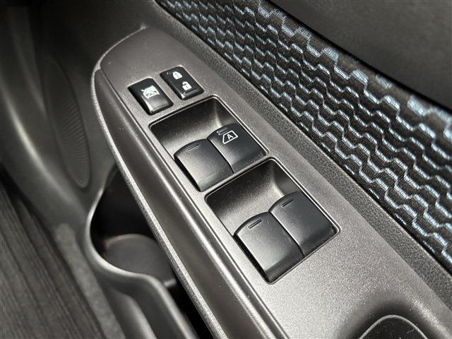 日産 ノート １．２ Ｘ H25年 (東海) 99