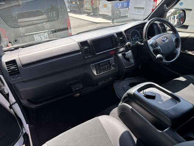 トヨタ ハイエースバン ２．８ スーパーＧＬ ダークプライムＩＩ ロングボディ ディーゼルターボ R1年 (九州・沖縄) 99