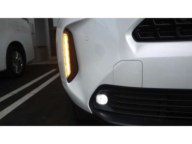 トヨタ ヤリスクロス　ハイブリッド １．５ ハイブリッド Ｚ Ｅ－ＦＯＵＲ ４ＷＤ R5年 (東北) 99