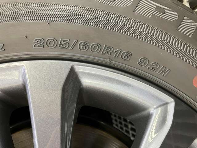トヨタ ヴォクシー １．８ ハイブリッド Ｓ－Ｚ Ｅ－ＦＯＵＲ ４ＷＤ R7年 (東北) 99