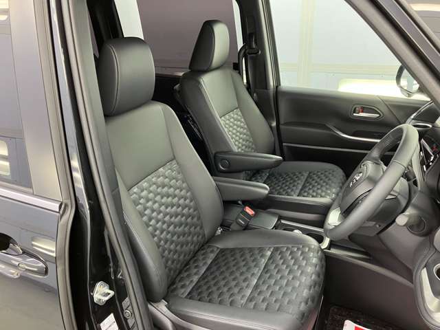 トヨタ ヴォクシー １．８ ハイブリッド Ｓ－Ｚ Ｅ－ＦＯＵＲ ４ＷＤ R7年 (東北) 99