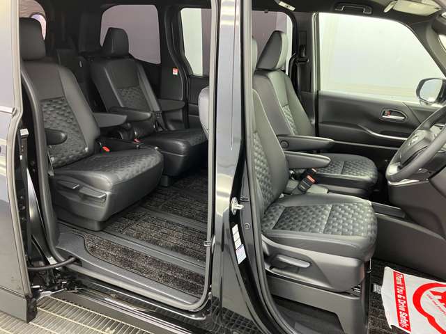 トヨタ ヴォクシー １．８ ハイブリッド Ｓ－Ｚ Ｅ－ＦＯＵＲ ４ＷＤ R7年 (東北) 99