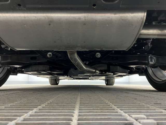 トヨタ プリウス ２．０ Ｚ Ｅ－ＦＯＵＲ ４ＷＤ R5年 (東北) 99
