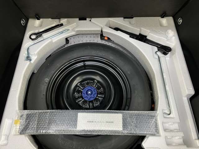 トヨタ プリウス ２．０ Ｚ Ｅ－ＦＯＵＲ ４ＷＤ R5年 (東北) 99