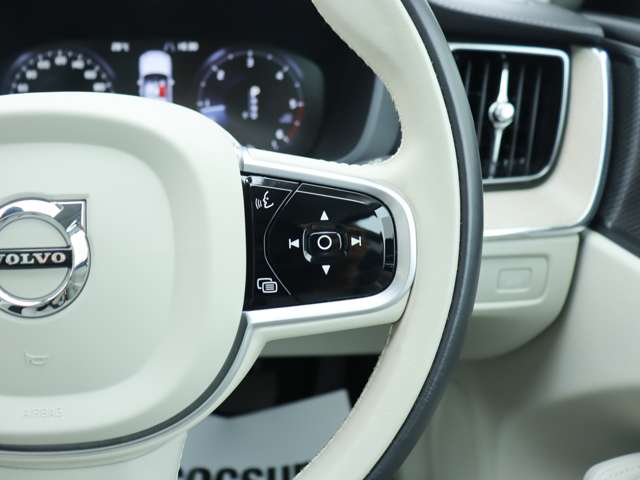 ボルボ ＸＣ６０ Ｄ４ ＡＷＤ インスクリプション ディーゼルターボ ４ＷＤ R1年 (関東) 99