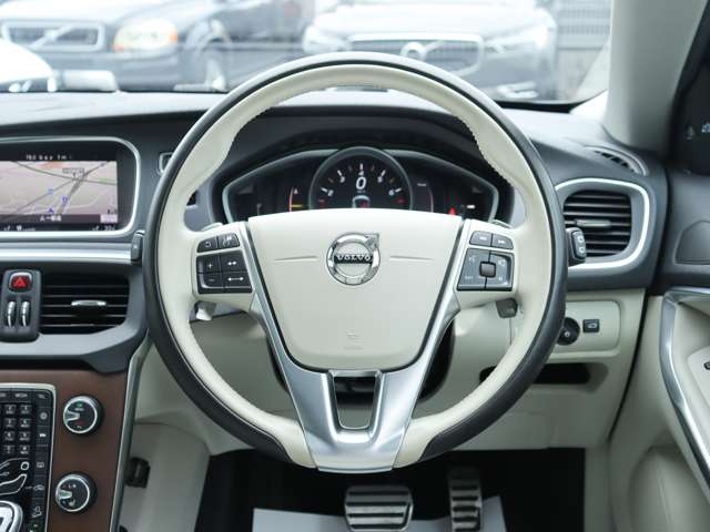 ボルボ Ｖ４０クロスカントリー Ｔ５ ＡＷＤ サマム ４ＷＤ H29年 (関東) 99