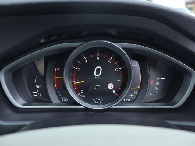 ボルボ Ｖ４０クロスカントリー Ｔ５ ＡＷＤ サマム ４ＷＤ H29年 (関東) 99