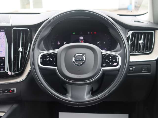ボルボ ＸＣ６０ Ｂ５ ＡＷＤ インスクリプション ４ＷＤ R4年 (東海) 99