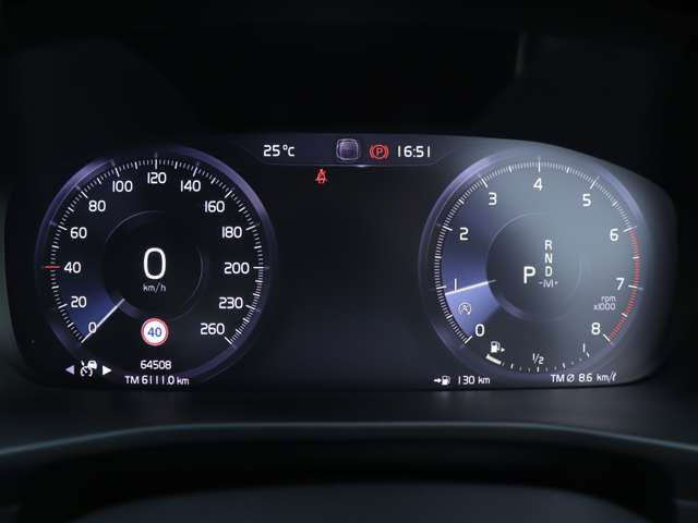 ボルボ ＸＣ４０ Ｔ４　モメンタム H30年 (関東) 99