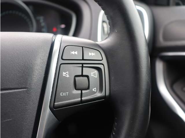 ボルボ Ｖ４０ Ｔ４　ＳＥ H25年 (東海) 99