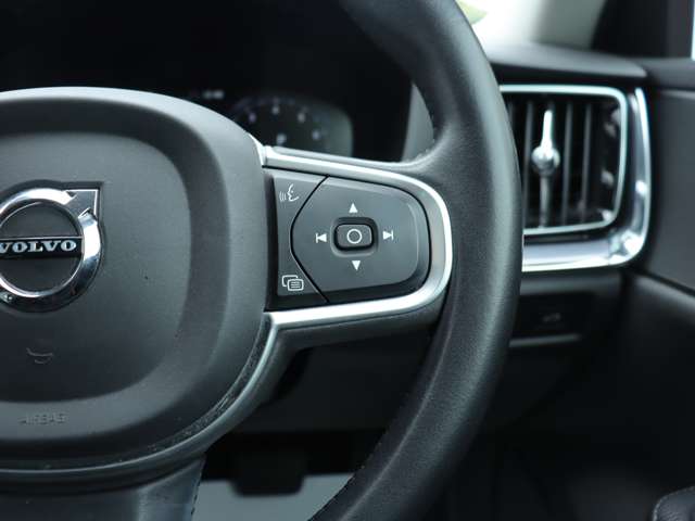 ボルボ Ｖ６０ Ｔ５　モメンタム R1年 (関東) 99