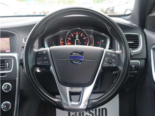 ボルボ Ｖ６０ Ｔ６ ＡＷＤ Ｒデザイン ４ＷＤ H29年 (東海) 99