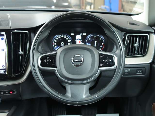 ボルボ ＸＣ６０ Ｄ４ ＡＷＤ インスクリプション ディーゼルターボ ４ＷＤ R1年 (関東) 99