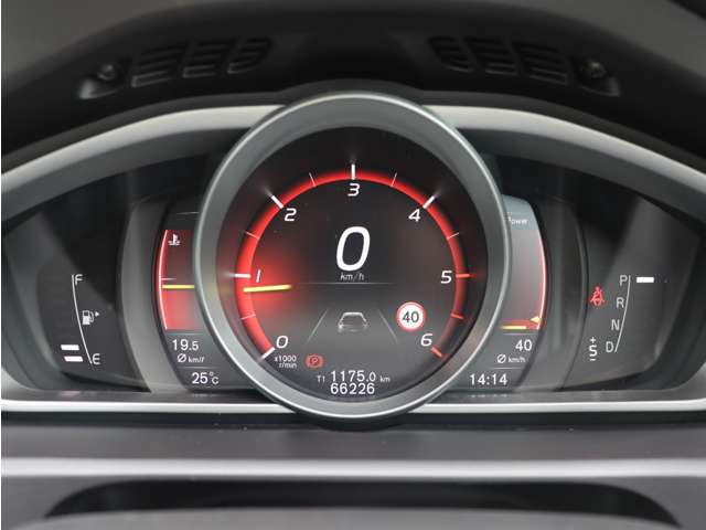 ボルボ Ｖ４０クロスカントリー Ｄ４ サマム ディーゼルターボ H30年 () 99