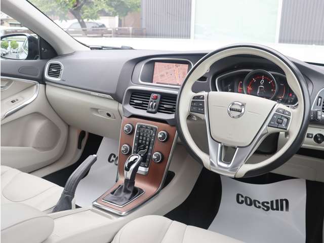 ボルボ Ｖ４０クロスカントリー Ｄ４ サマム ディーゼルターボ H30年 () 99