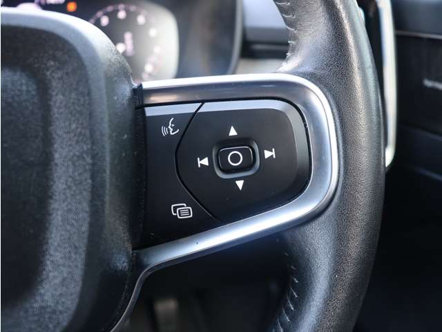 ボルボ ＸＣ４０ Ｂ４ ＡＷＤ インスクリプション ４ＷＤ R3年 () 99