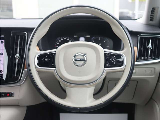 ボルボ Ｖ９０ Ｄ４ インスクリプション ディーゼルターボ R1年 () 99