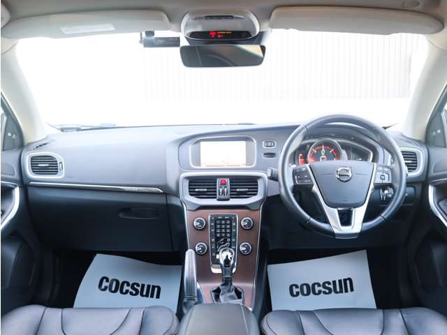 ボルボ Ｖ４０クロスカントリー Ｄ４ サマム ディーゼルターボ R1年 () 99