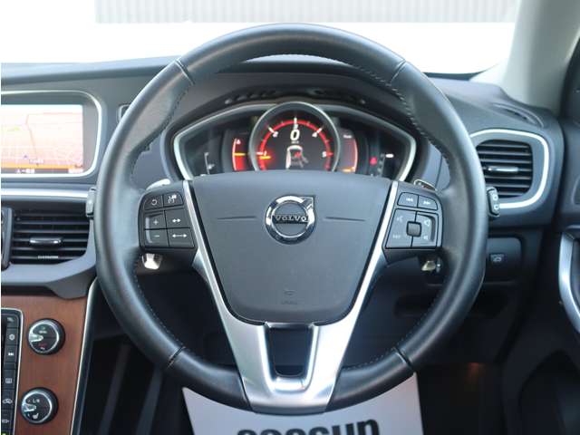 ボルボ Ｖ４０クロスカントリー Ｄ４ サマム ディーゼルターボ R1年 () 99