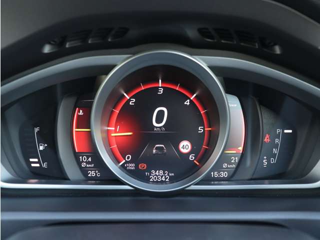 ボルボ Ｖ４０クロスカントリー Ｄ４ サマム ディーゼルターボ R1年 () 99